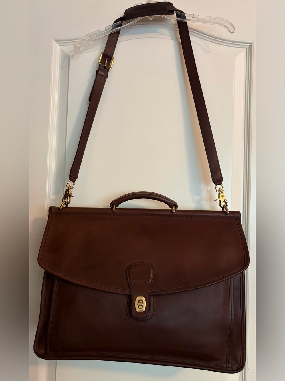 Authentic Vintage
Coach Mahogany
Like Anne Hathaway’s in The Devil Wears Prada 2